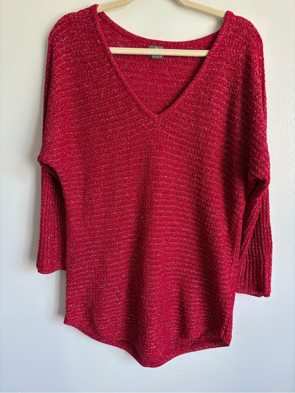 New York & Company V-Neck Red Sweater with Metallic Thread Holiday size Large